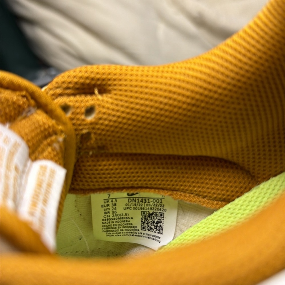 Nike Dunks - Picture 4 of 4